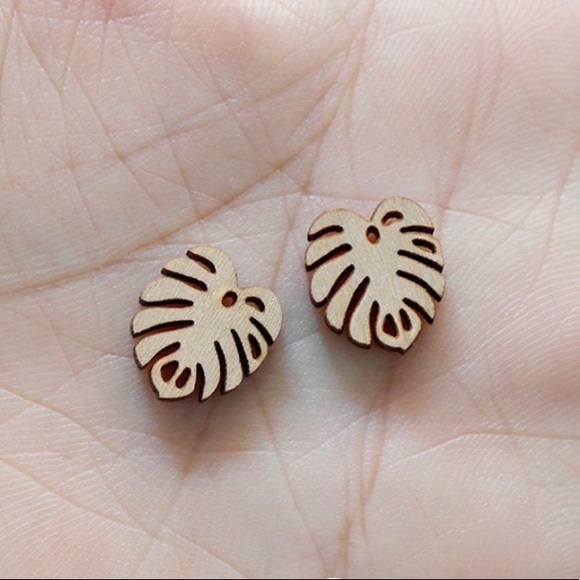 Qty (4) Laser Cut Wooden Monstera Leaf Earring Jewelry Making Supply NIP - Picture 1 of 1